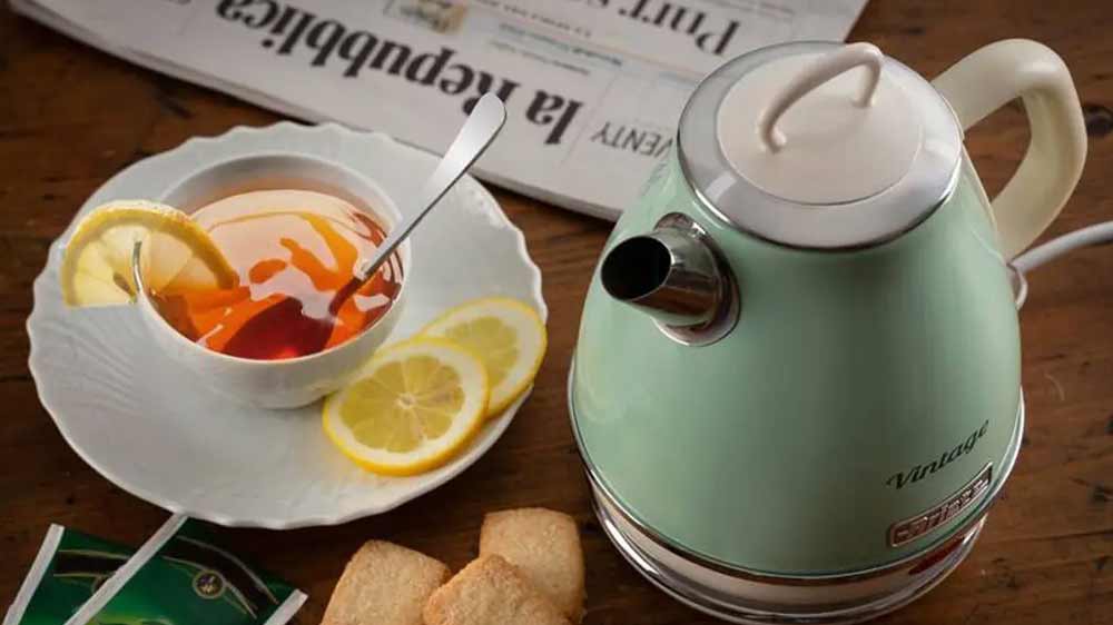 Rychlovarná konvice Ariete Vintage 2868/04 zelená v kanceláři_02