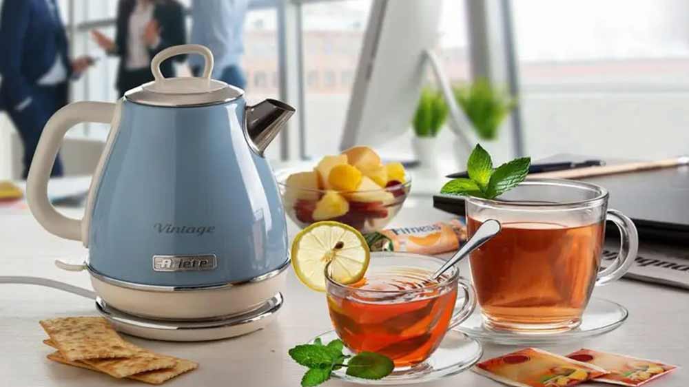 Rychlovarná konvice Ariete Vintage 2868/05 modrá v kanceláři_02