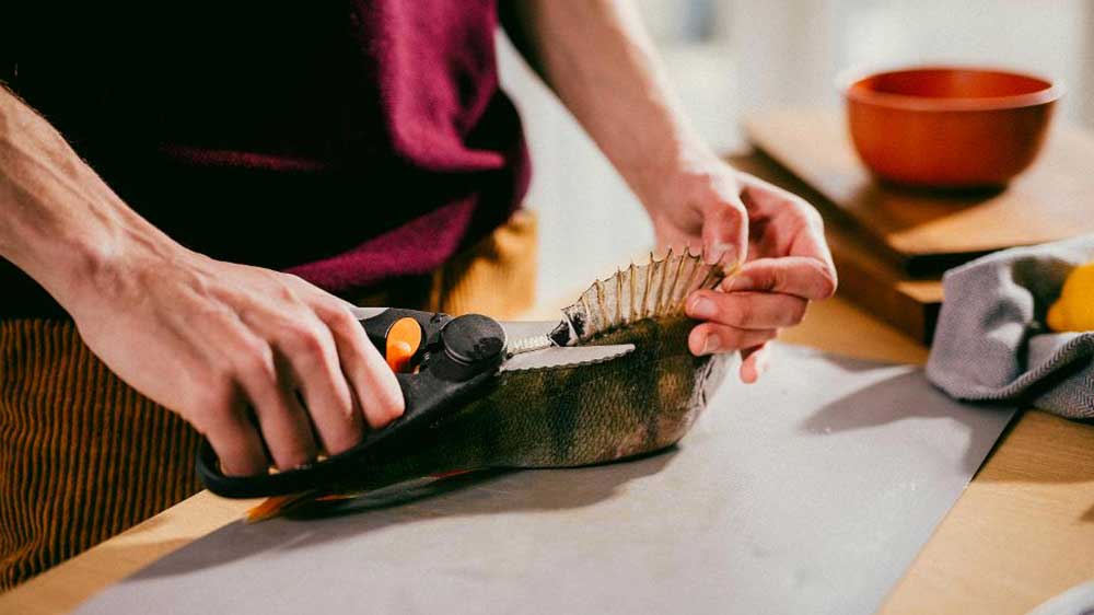 Nůžky na ryby FISKARS_03