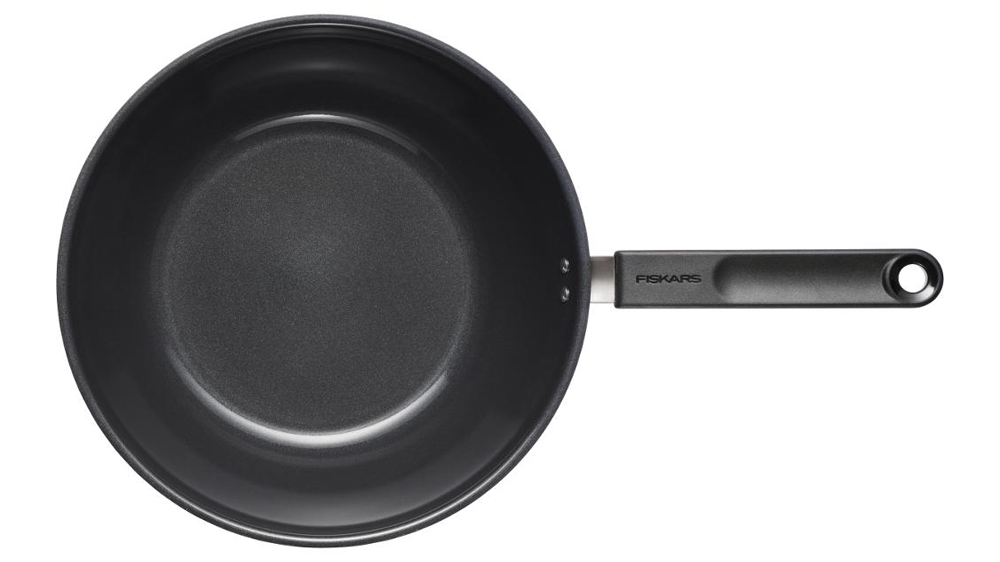 Wok pánev Fiskars Functional Form, 28 cm má nepřilnavý povrch_04