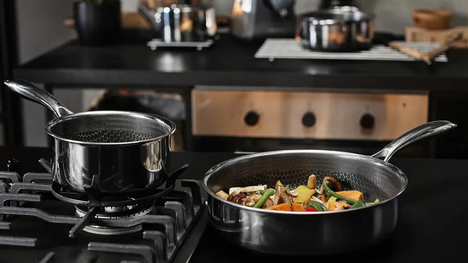 Rendlík s poklicí Kohersen Black Cube 16 cm 71102 na plotně