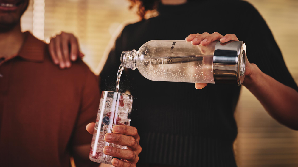 Perlivá voda z výrobníka sódy Sodastream ENSO Sand_03