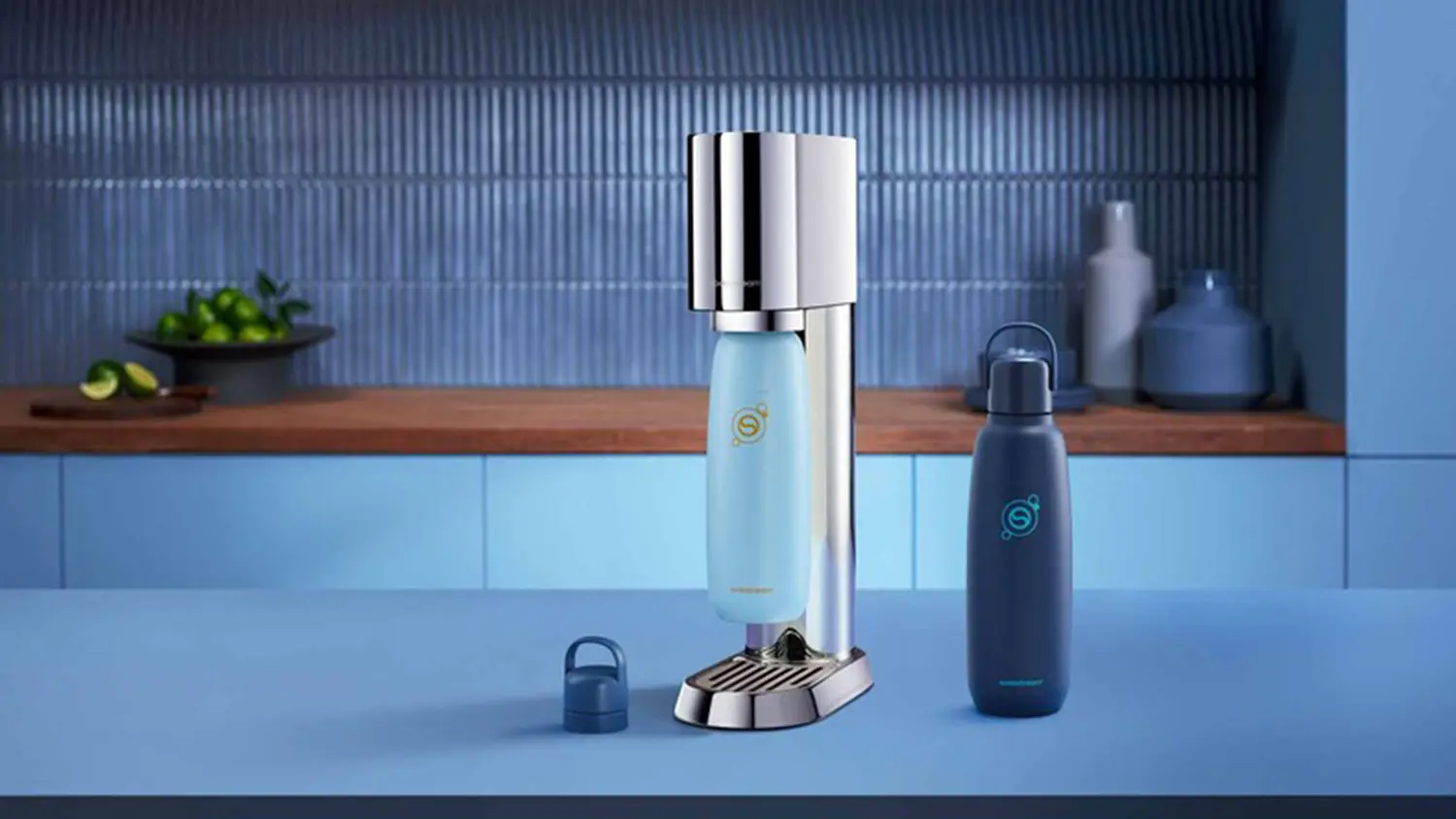 Fľa&scaron;a FIZZ&GO COOL 0,9 l BLUEBERRY SODA pripraven&aacute; na použitie v zariaden&iacute; SodaStream