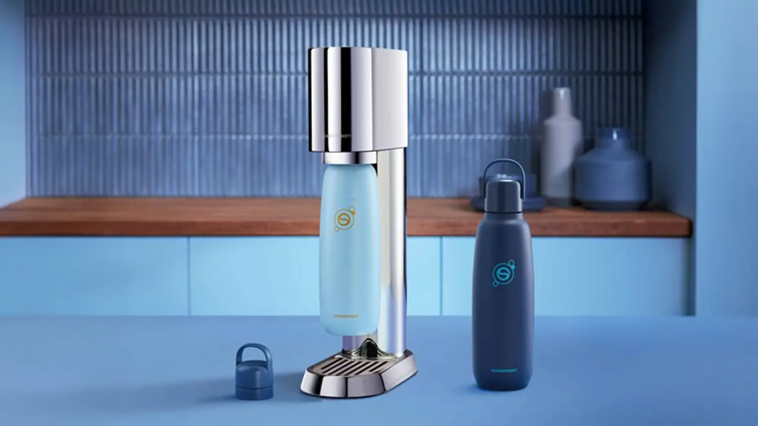 Partia kamar&aacute;tov s&nbsp;fľa&scaron;ami SodaStream Fizz&Go COOL