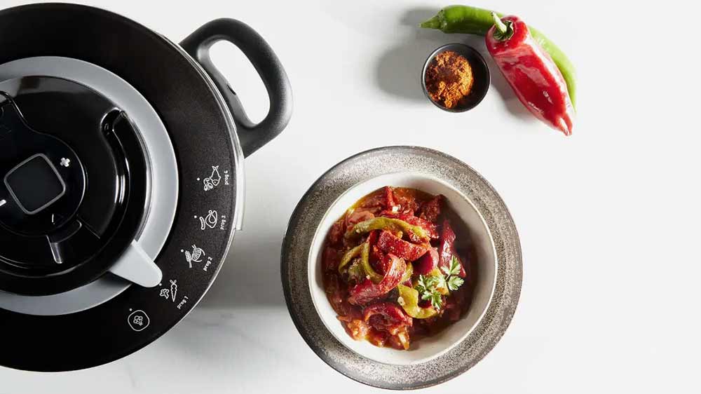 Tlakový hrnec Tefal CLIPSO+ CHEF 6L P4550731 s připraveným jídlem_03