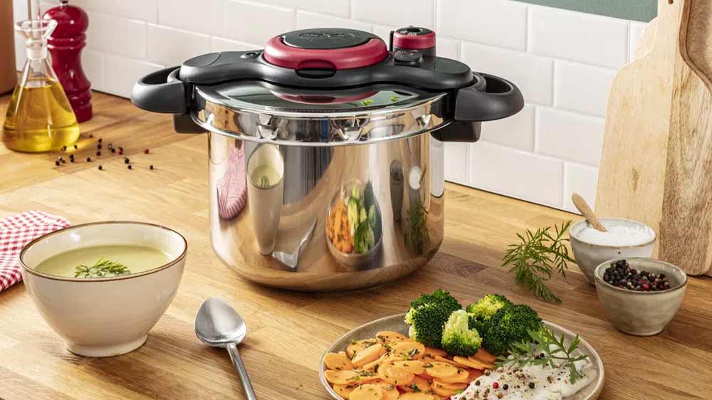 Tlakový hrnec Tefal Clipso 7,5l P4624866 s připraveným jídlem_02
