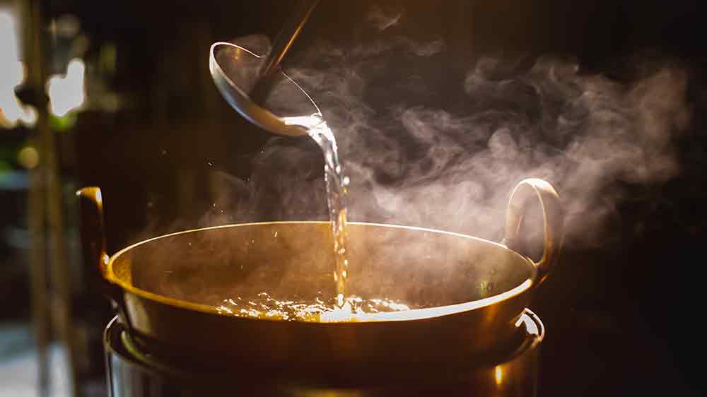 Pára nad pánvičkou při vaření_04
