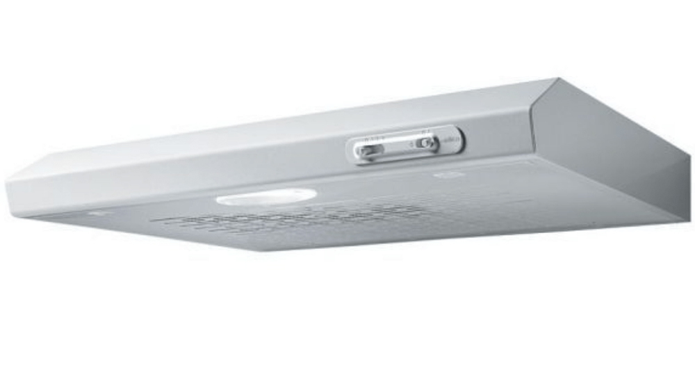 Odsavač par Elica Verve WH/F/50 zabudovan&yacute; v kuchyňsk&eacute; lince mezi horn&iacute;mi skř&iacute;ňkami_01