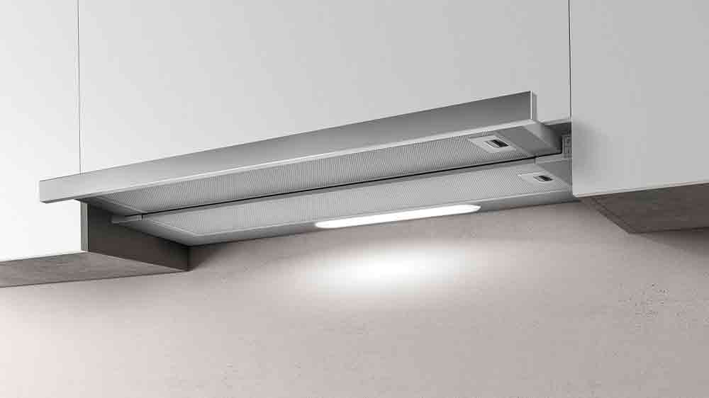 Odsavač par ELICA ELITE 14 LUX GRIX/A/90 zabudovaný v lince_02