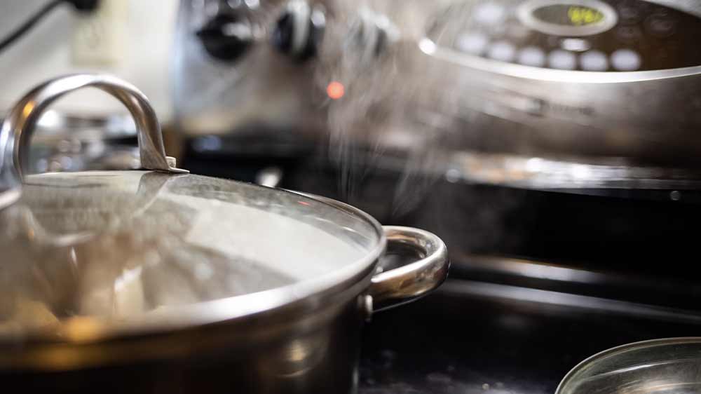 Hrnec vypouštějící páru_02