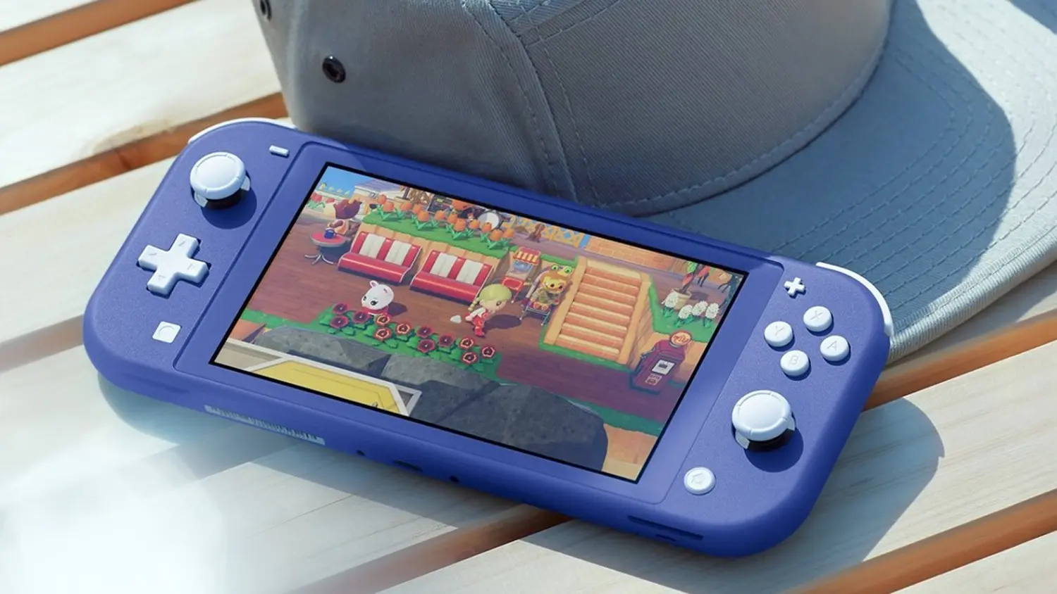 Konzola Nintendo Switch Lite položen&aacute; na lavičke
