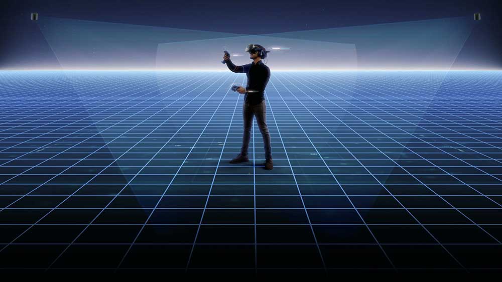 Snímače pohybu monitorující muže s VR brýlemi HTC VIVE PRO 2 FULL KIT_03