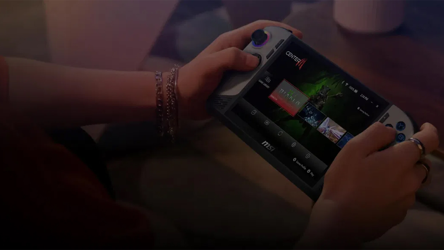 Konzole MSI Claw 8 AI+ v rukou _02