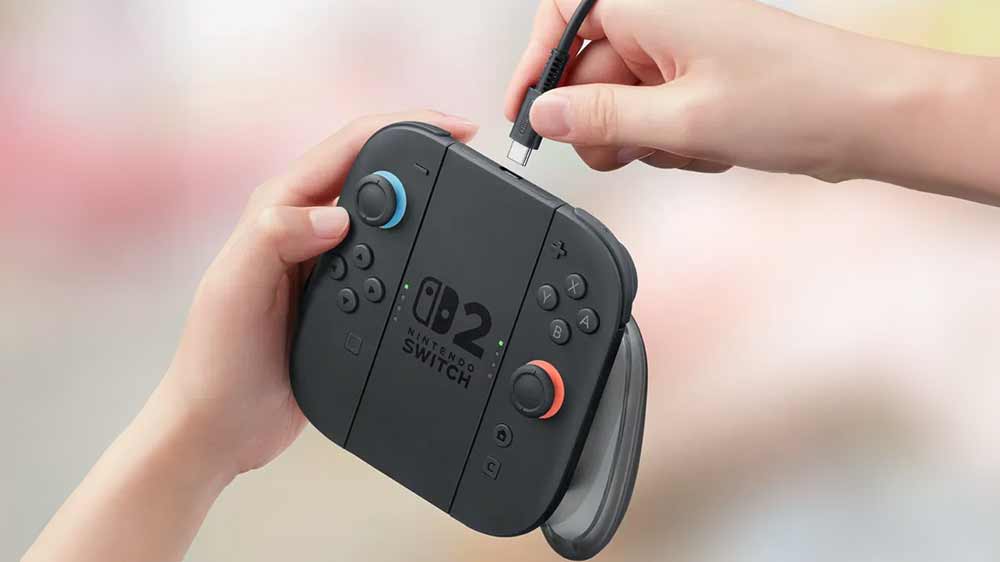 Človek zapojuje USB-C do nabíjacieho gripu Nintendo_02