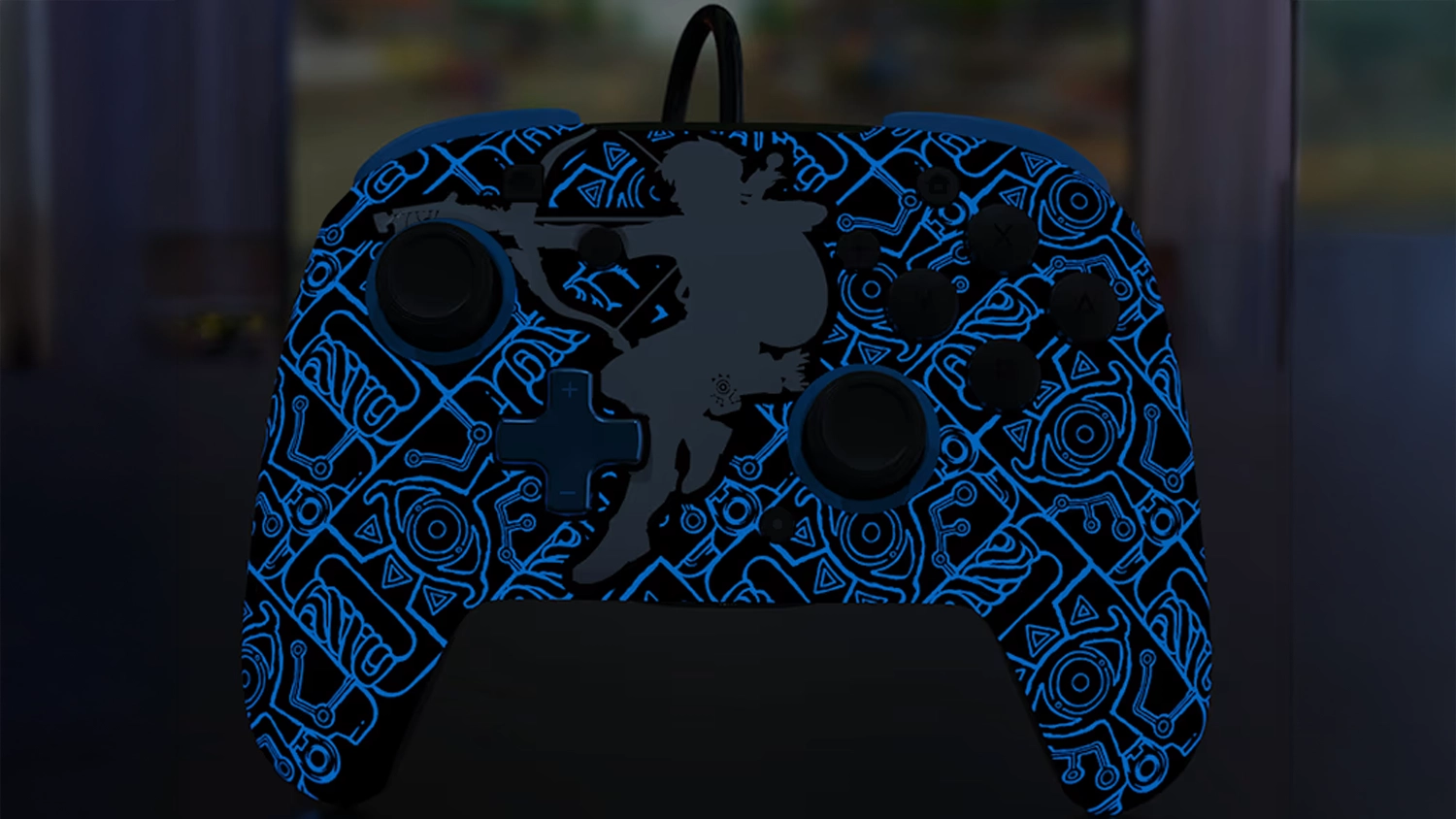 Ovladač pro NS NSW Rematch Controller na tmav&eacute;m pozad&iacute;