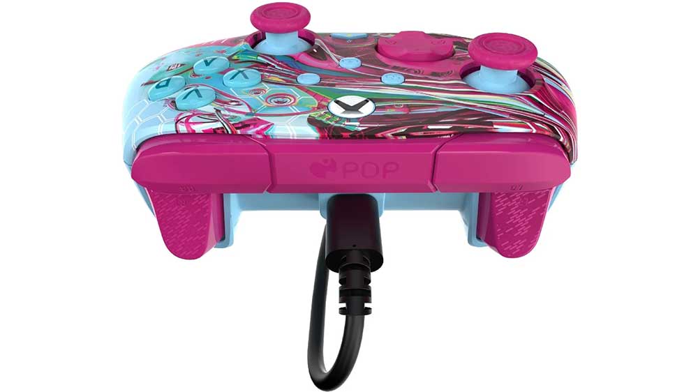 Herní ovladač PDP Rematch Glow Android Dreams zepředu s USB-C kabelem_03