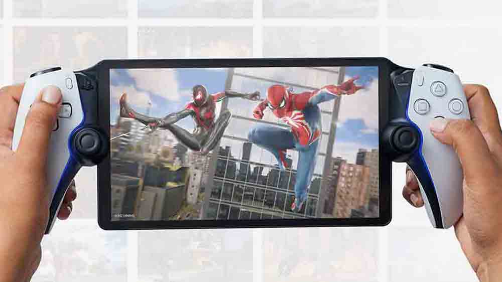 Člověk hraj&iacute;c&iacute; na konzoli Sony PlayStation Portal Remote Player_3