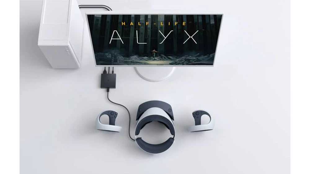 Adaptér Sony PlayStation VR2 pre PC pripojený k počítaču s headsetom VR2, demonštrujúci kompatibilitu a herné využitie