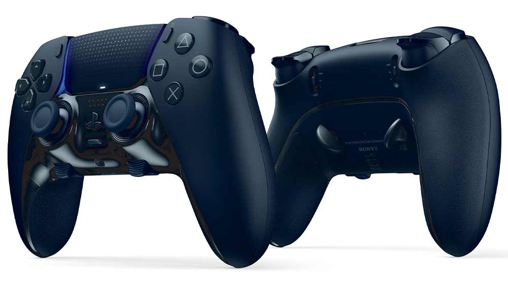 Dva ovládače Sony DualSense – pohľad spredu a zozadu_03