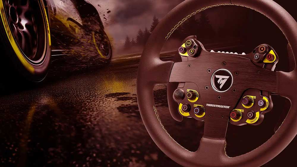 Volant Thrustmaster EVO Racing 32R a obrazovka se závodním automobilem_03