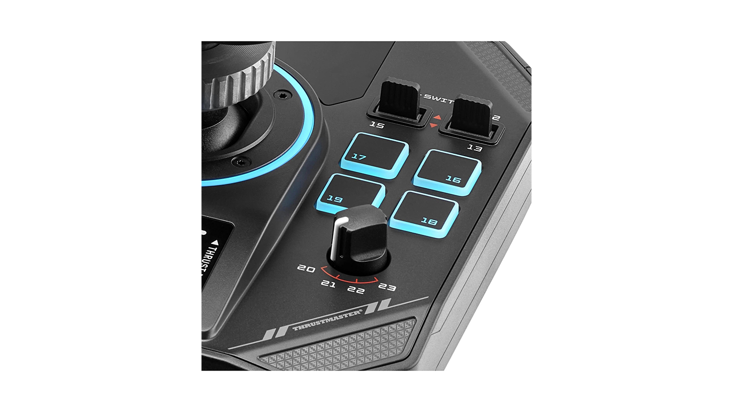 Přibl&iacute;žen&yacute; pohled na tlač&iacute;tka z&aacute;kladny Thrustmaster