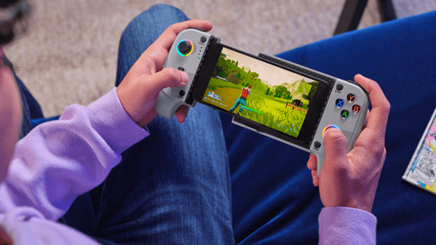 Mobile Gamepad Trust Mylox GXT 735G Gray v rukách