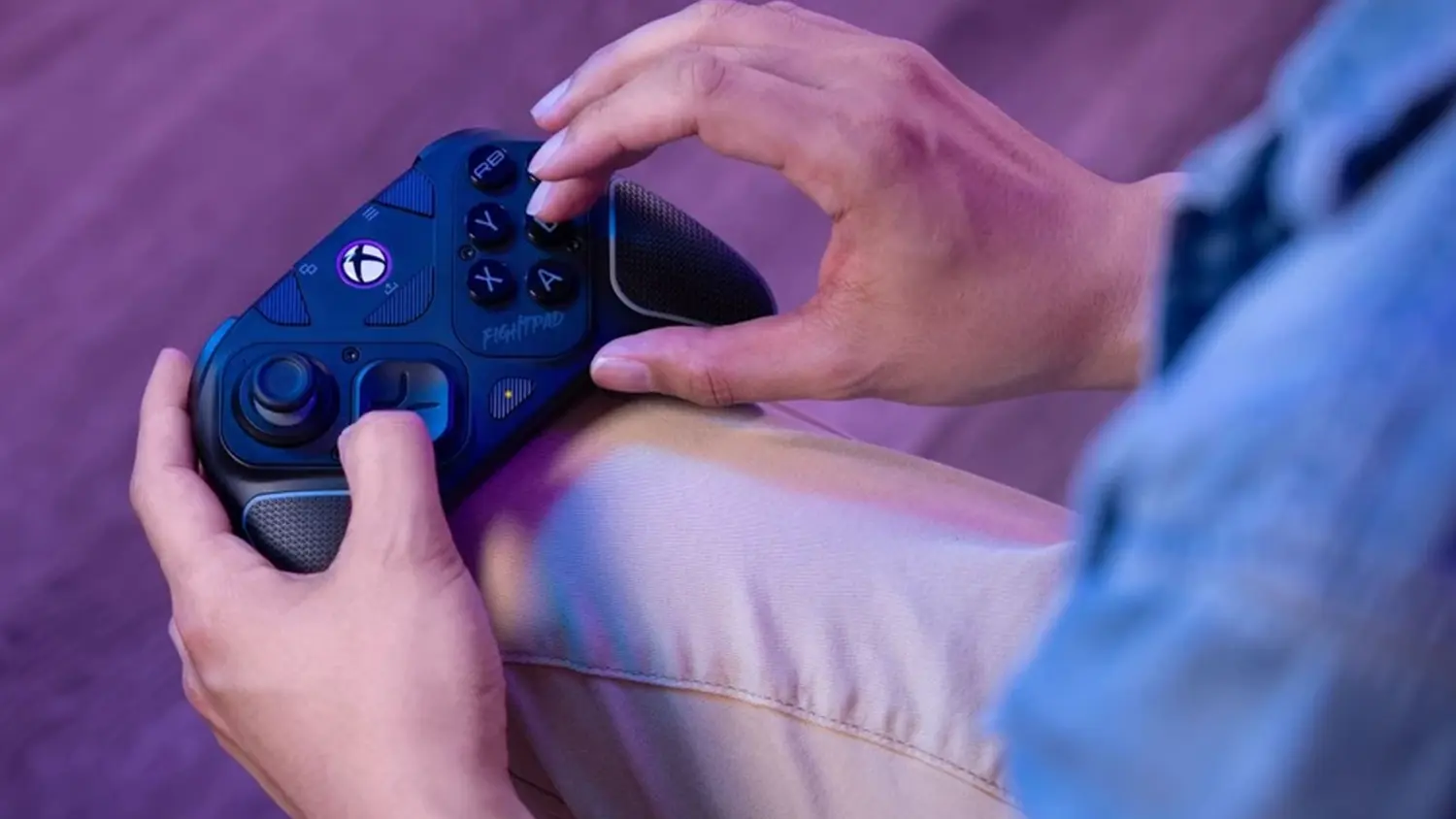 Hern&yacute; ovl&aacute;dač Turtle Beach Victrix Pro BFG Reloaded XBOX/PC/MAC v ruk&aacute;ch hr&aacute;ča