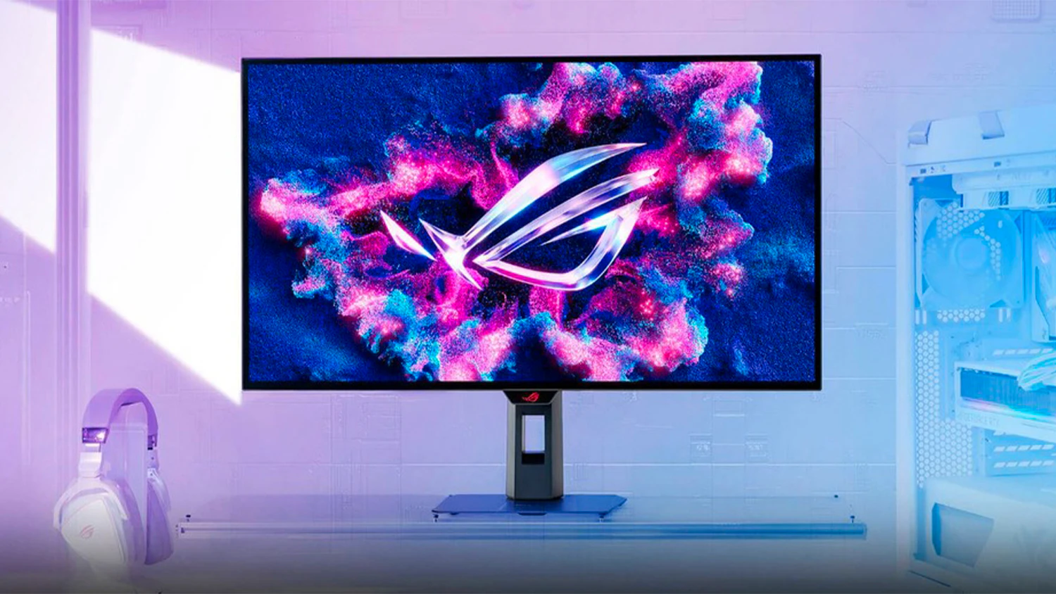 Hern&yacute; monitor ASUS ROG Strix OLED XG27AQDMG na stole