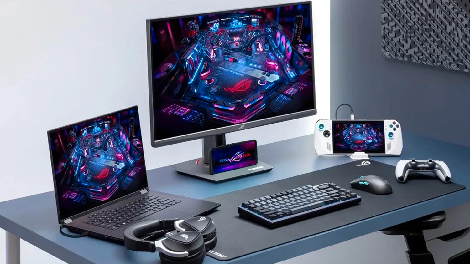 Herný monitor ASUS ROG Strix XG279CNS na stole s ROG výbavou