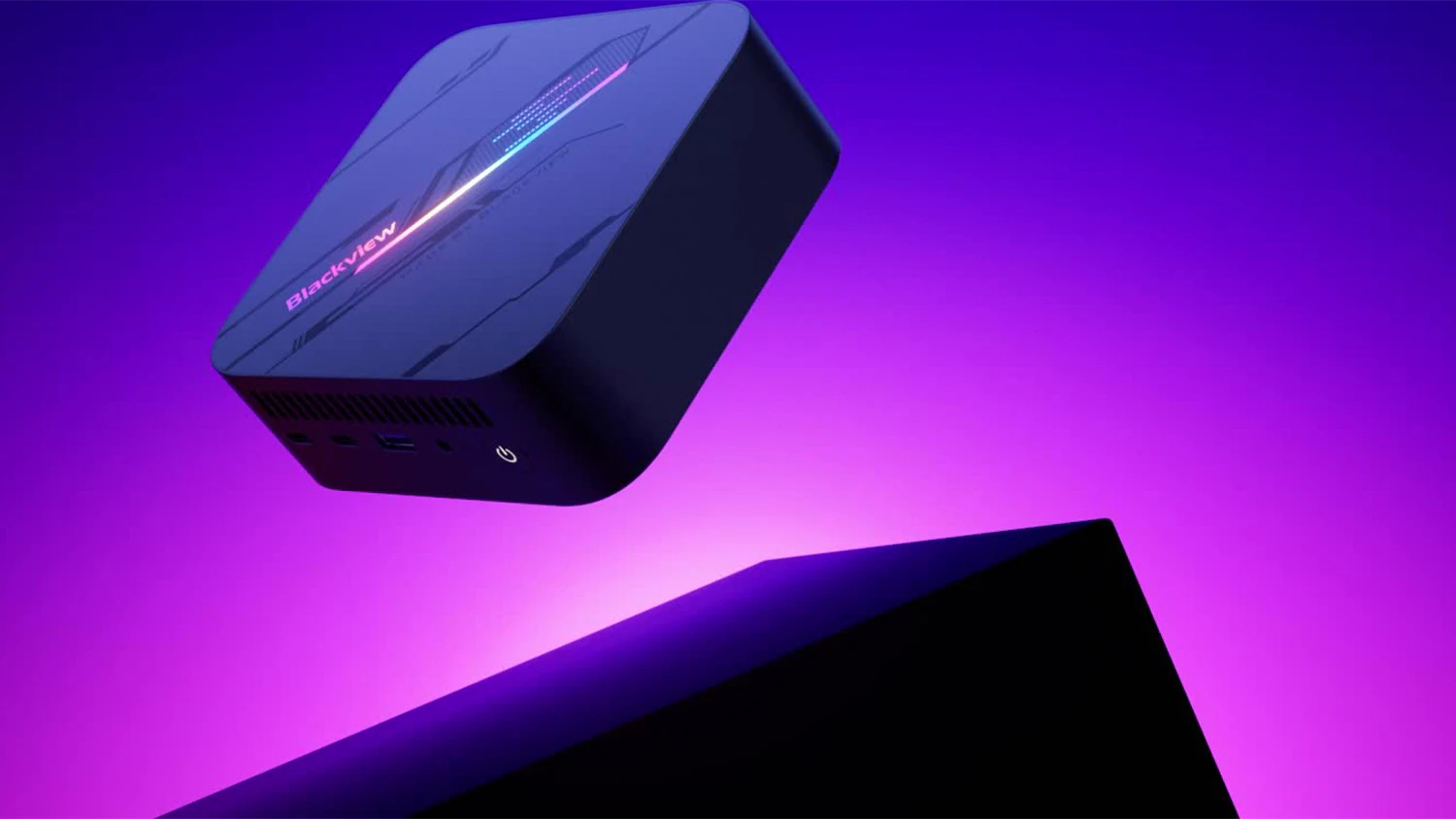 Počítač Blackview ve vzduchu a fialové pozadí
