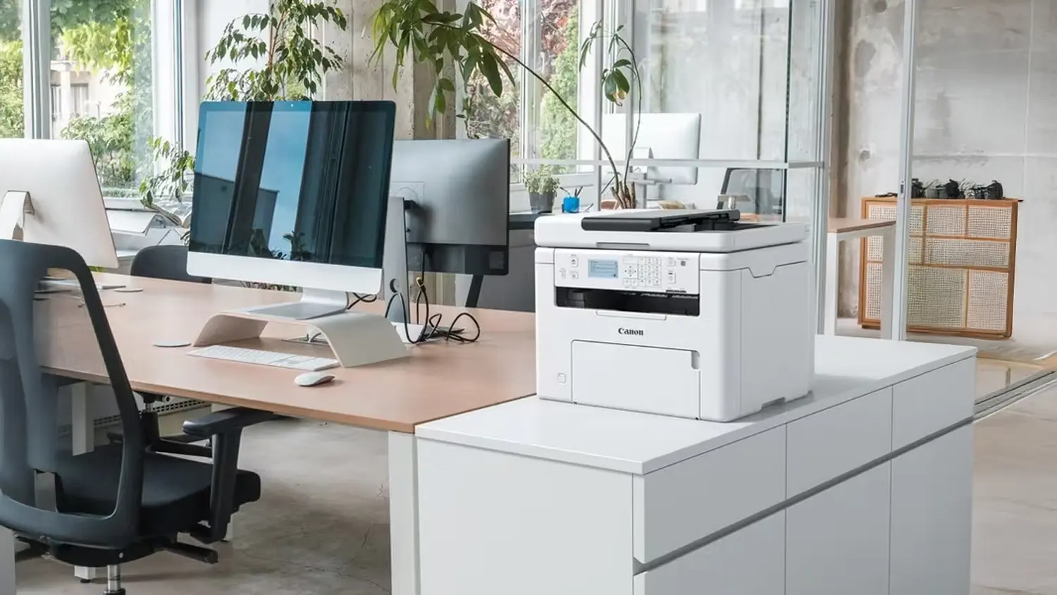 Laserová tlačiareň Canon i-SENSYS MF275dw II v kancelárii
