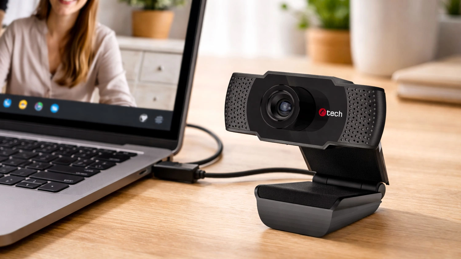 Webová kamera C-TECH CAM-07HD prepojená s notebookom