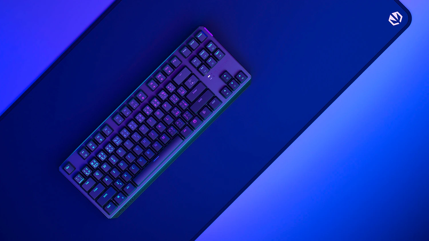 Herní klávesnice Endorfy Thock TKL Wireless Brown na podložce