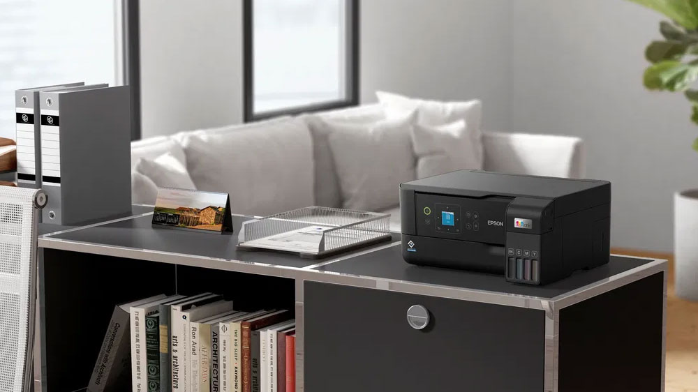 Inkoustov&aacute; tisk&aacute;rna Epson EcoTank L3560 na stole_03