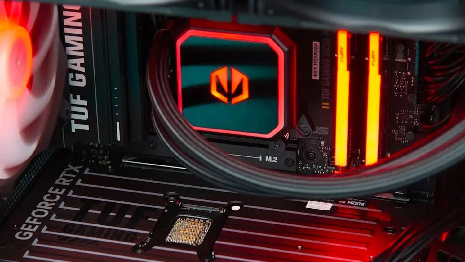 Záběr na kartu HAL3000 Alfa Gamer Elite Ti (PCHS2777).