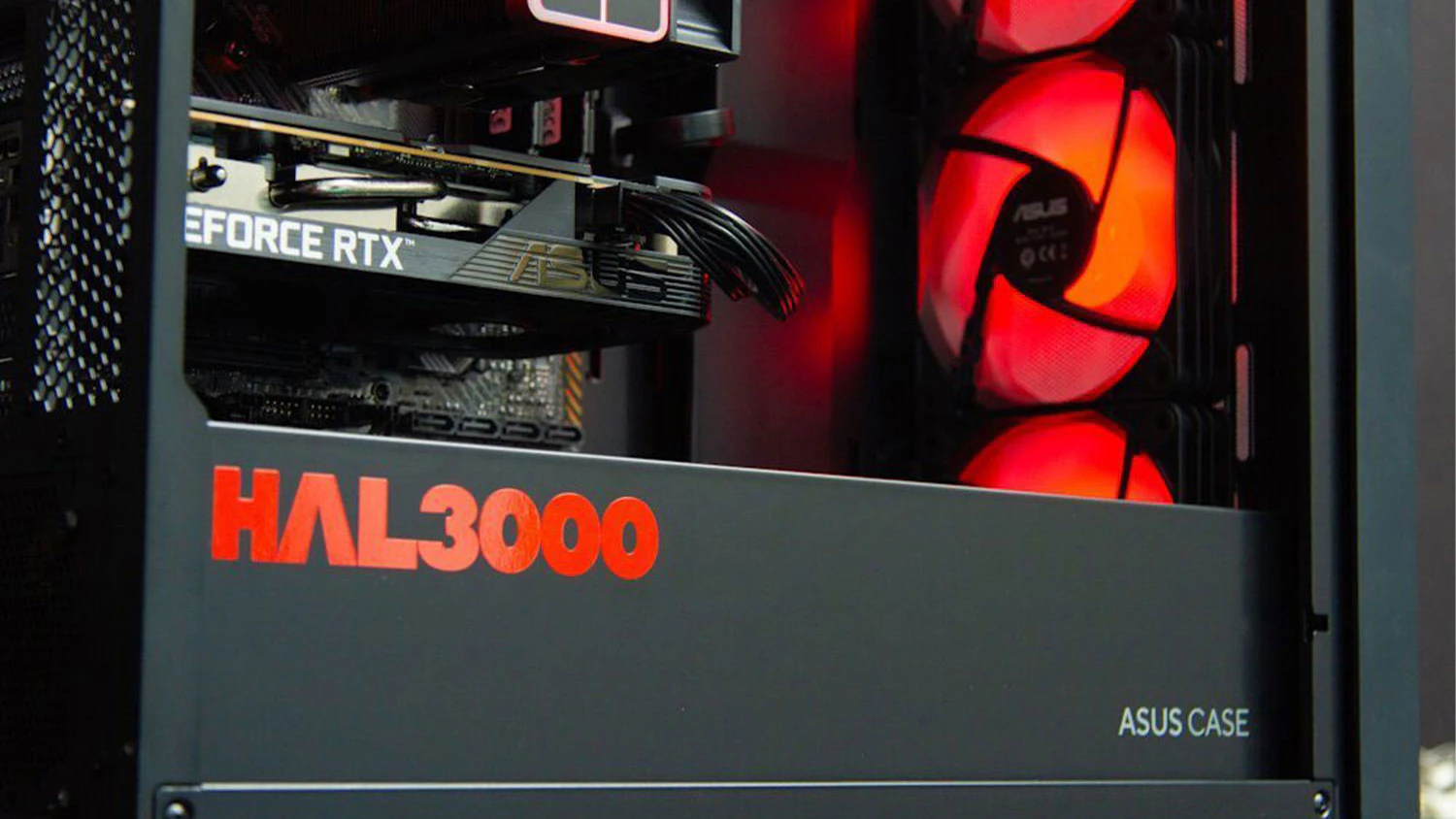 Poč&iacute;tač HAL3000 &ndash; detail vnitřku