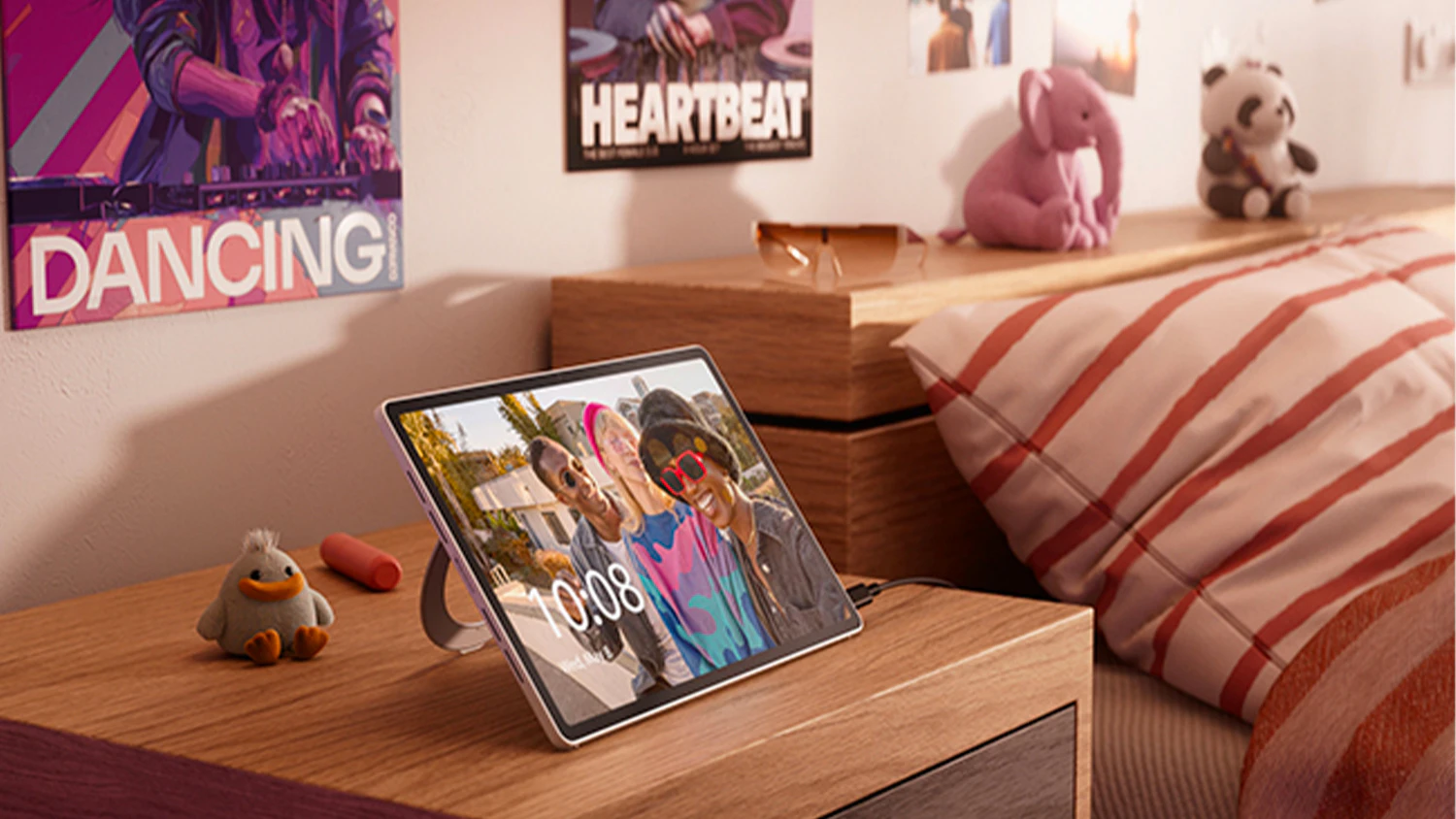 Tablet Lenovo Tab Plus Gen 2 12,1 8/128 GB Celestial White postaven&yacute; na nočn&iacute;m stolku