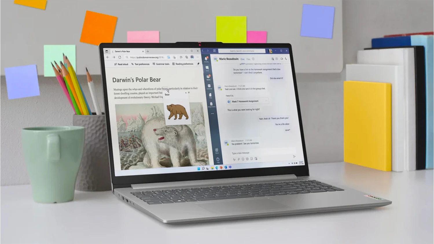 Notebook Lenovo IdeaPad Slim 3 na pracovn&iacute;m stole