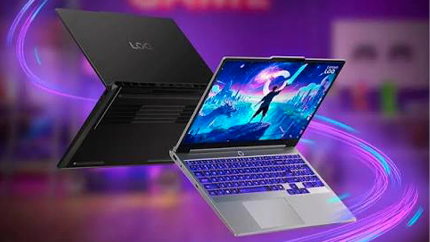 Dva notebooky Lenovo na rozmazan&eacute;m pozad&iacute;
