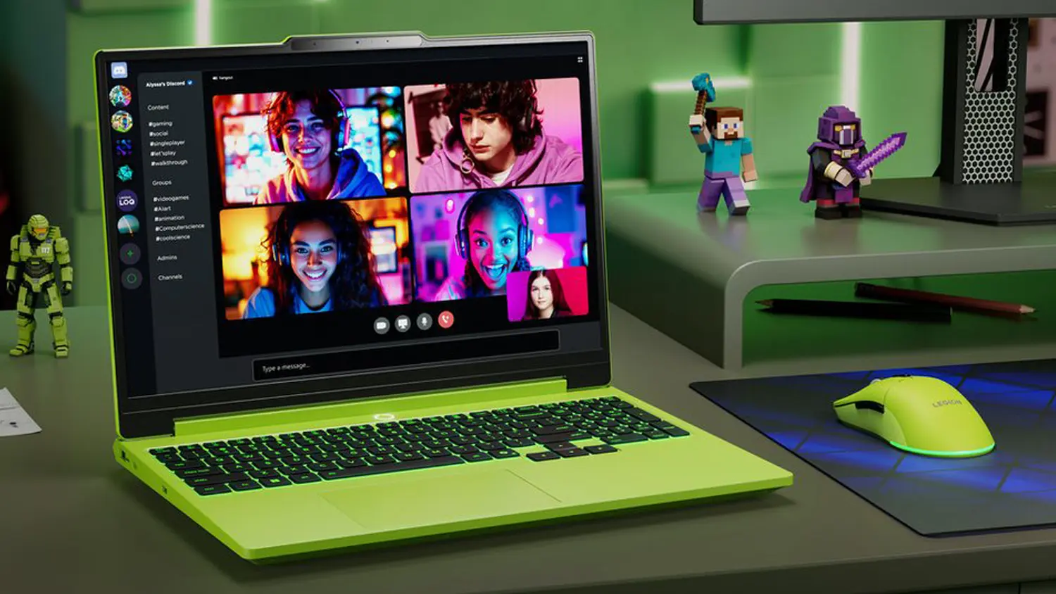 Stůl s notebookem Lenovo a hern&iacute;mi postavičkami