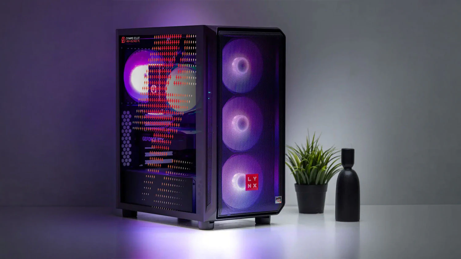 Počítač Lynx Dynamo Eclot na zemi