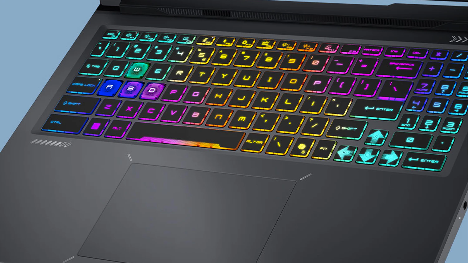 Záběr na RGB klávesnici notebooku MSI