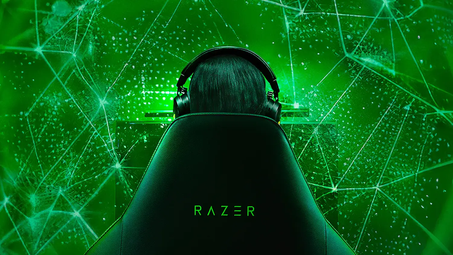 Muž v kresle Razer