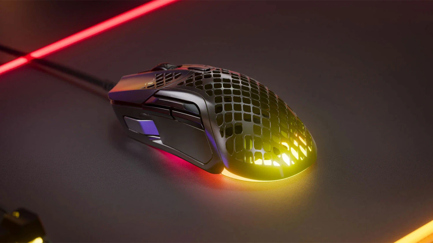 Herná myš SteelSeries Aerox 5 v interiéri