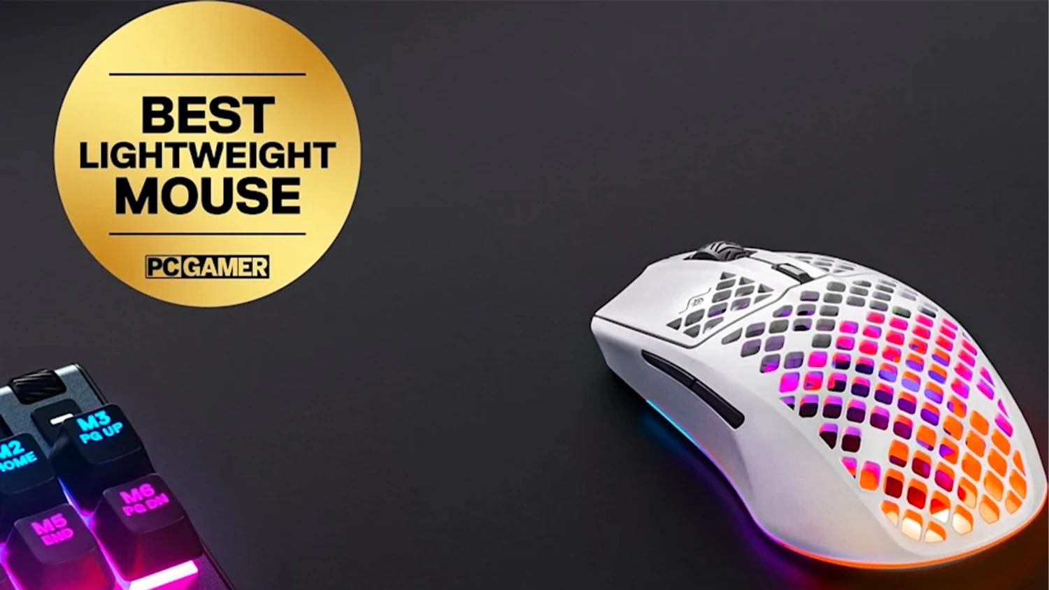 Myš SteelSeries Aerox 3 Wireless vedľa klávesnice