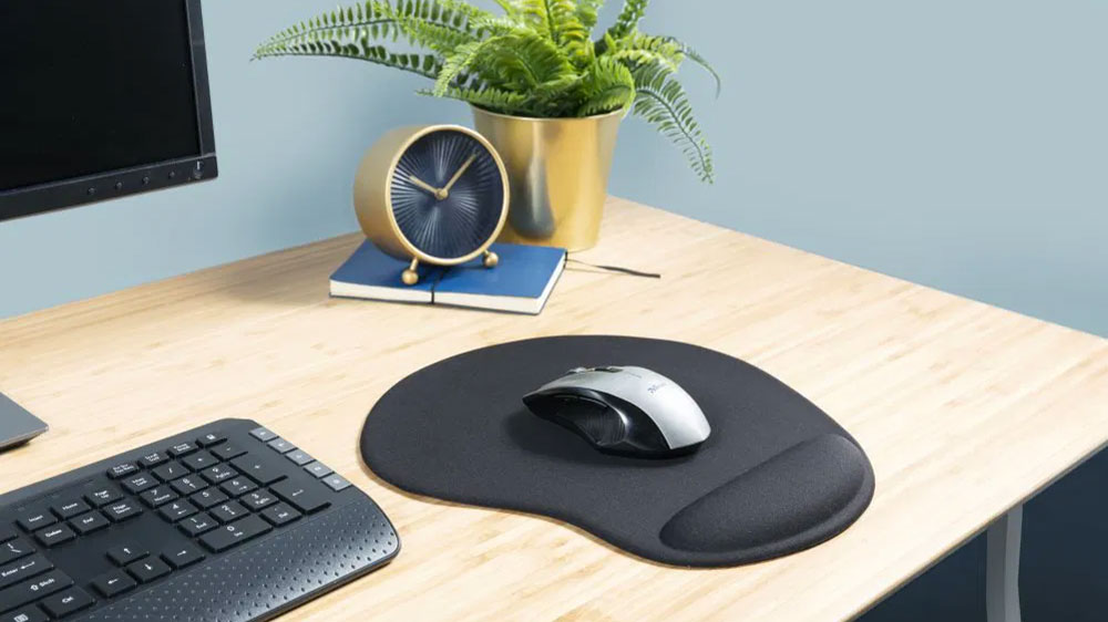 Počítačová myš ležiaca na podložke Bigfoot_02