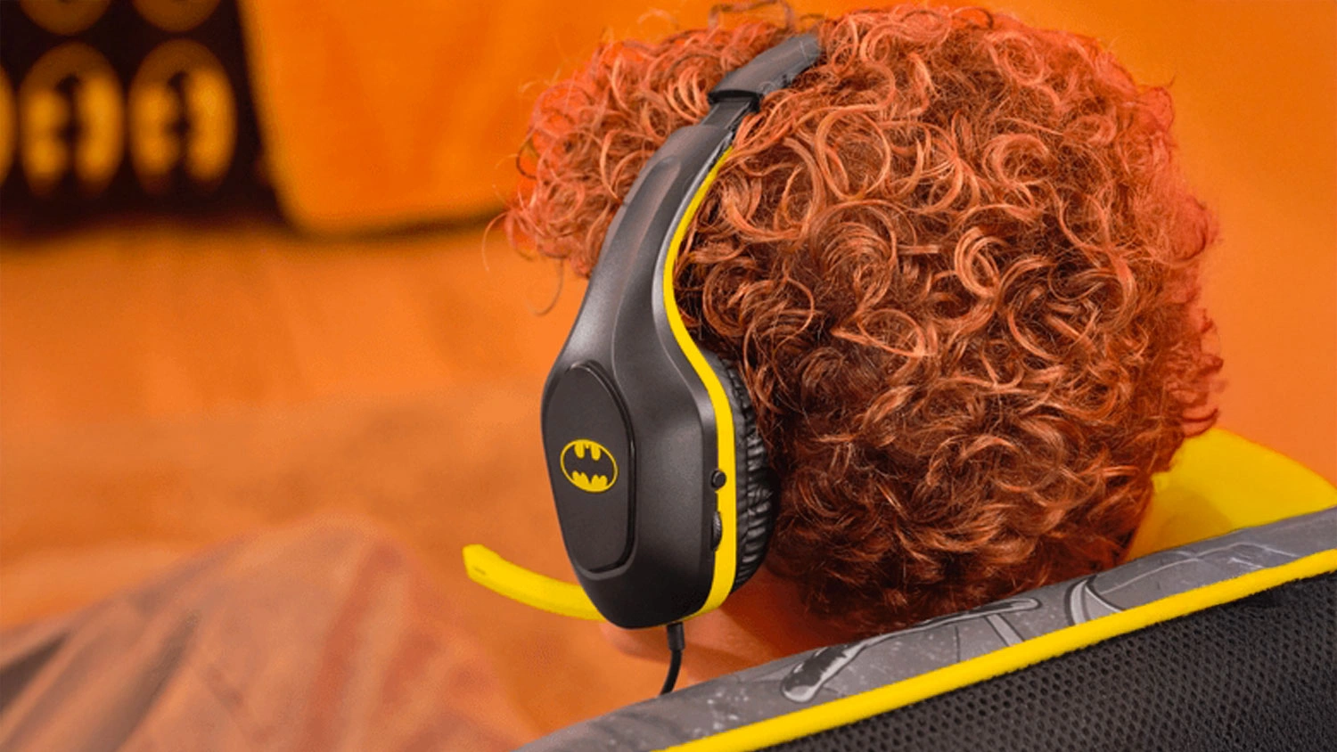 Herné slúchadlá TRUST GXT 415BM Zirox Batman na hlave chlapca