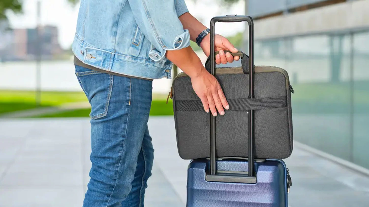 Brašna pro notebook Trust Lisboa Laptop Bag na cestovním kufru
