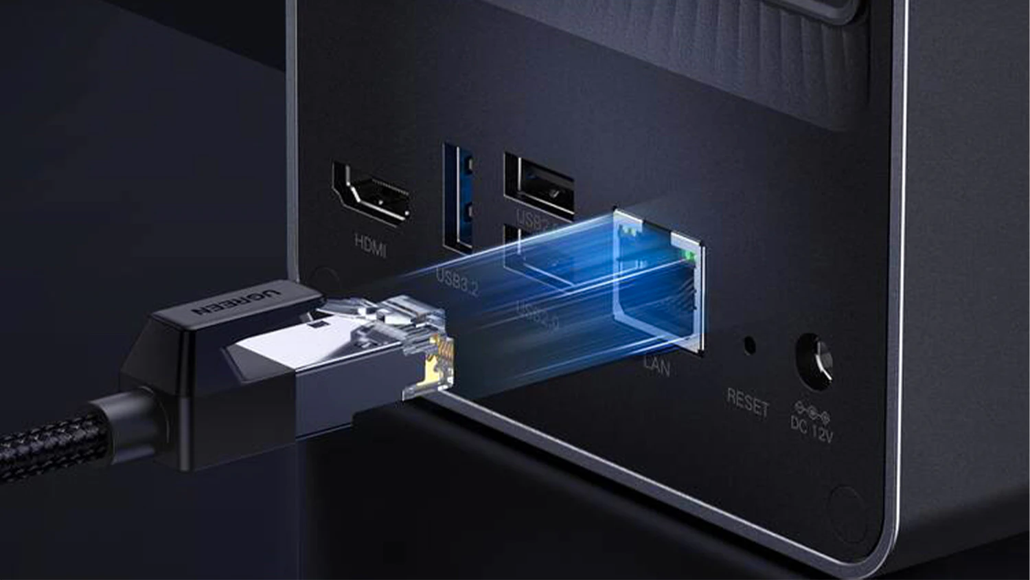 S&iacute;ťov&yacute; port na &uacute;loži&scaron;ti UGREEN NASync DXP2800