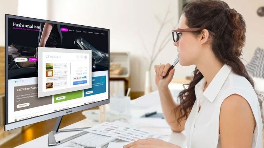 Žena pracující u monitoru ViewSonic VX2476-SMH_02